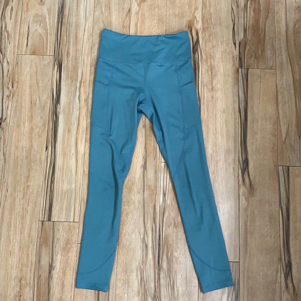 Zyia pocket light and tight